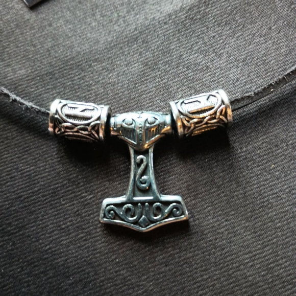 Handmade leather viking style necklace - Picture 2 of 2